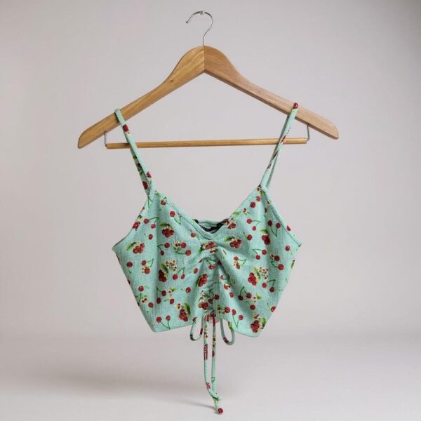 Crop top de cerezas - Talla L - Bershka