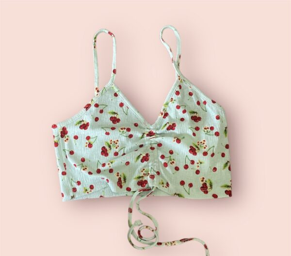 Crop top de cerezas - Talla L - Bershka