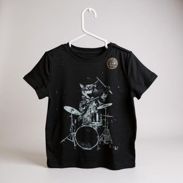 Blusa manga corta,  diseño gato roquero -brilla es la oscuridad - Talla 4/5 – Cat & Jack - Image 2